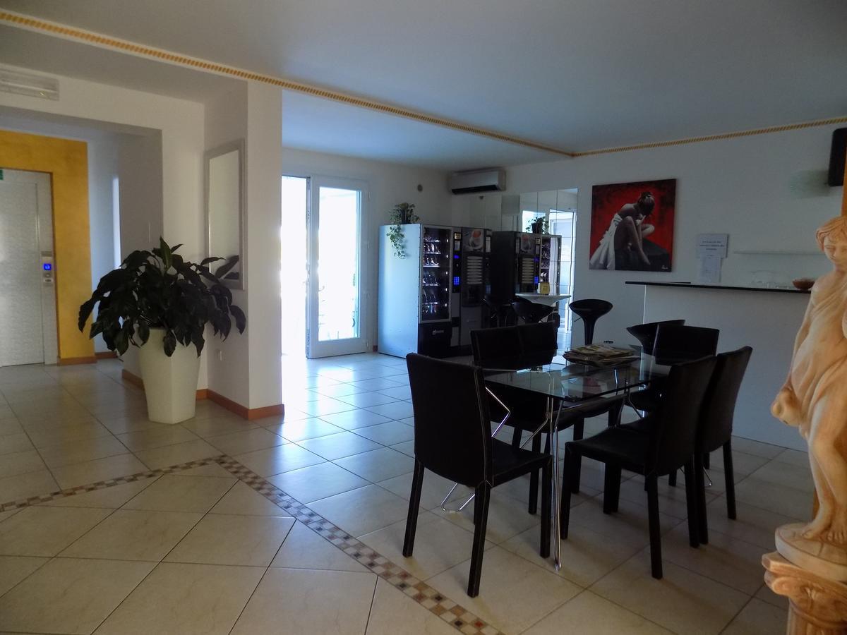 Hotel Residence Sole Fontanafredda Extérieur photo