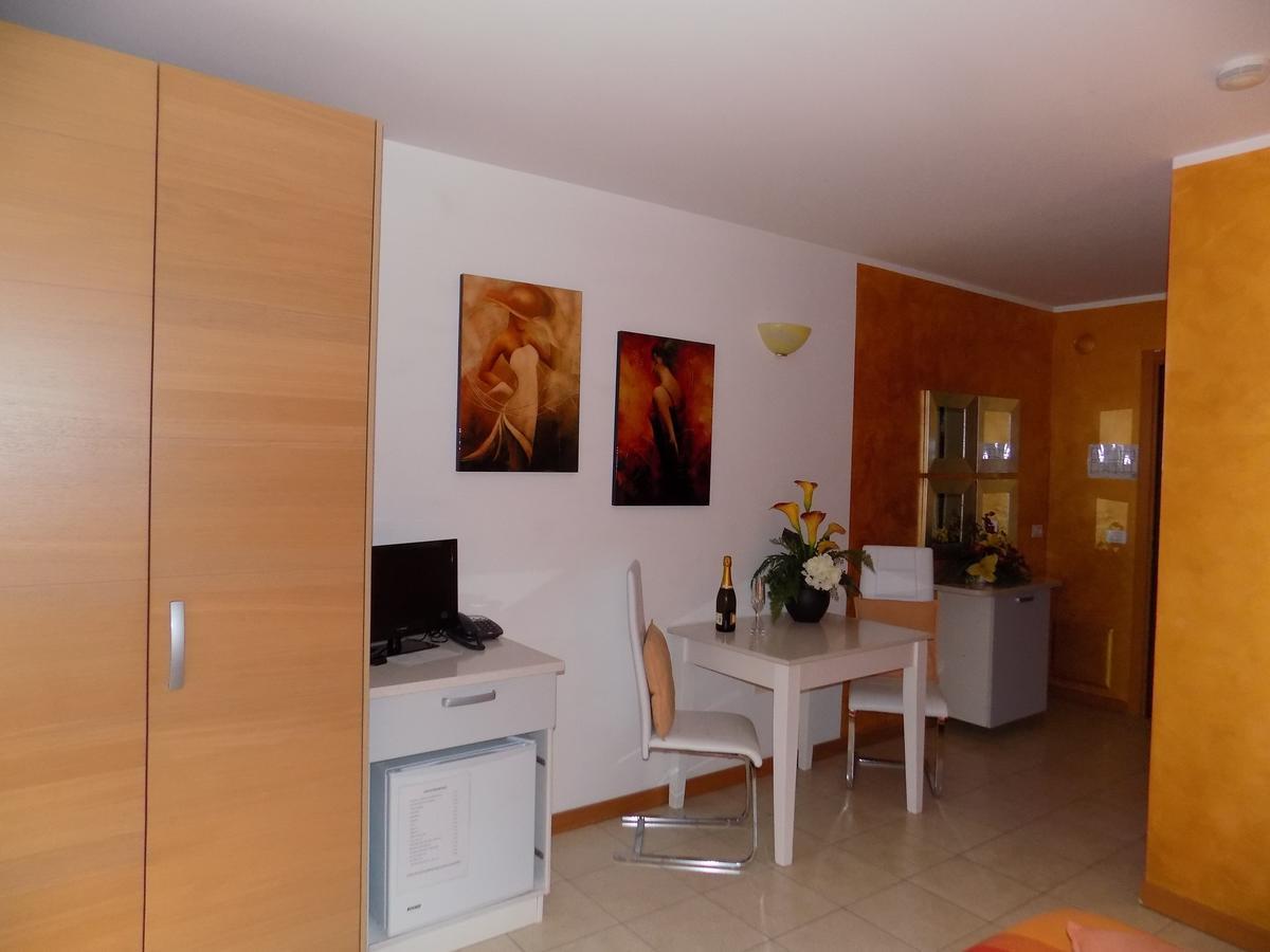 Hotel Residence Sole Fontanafredda Extérieur photo